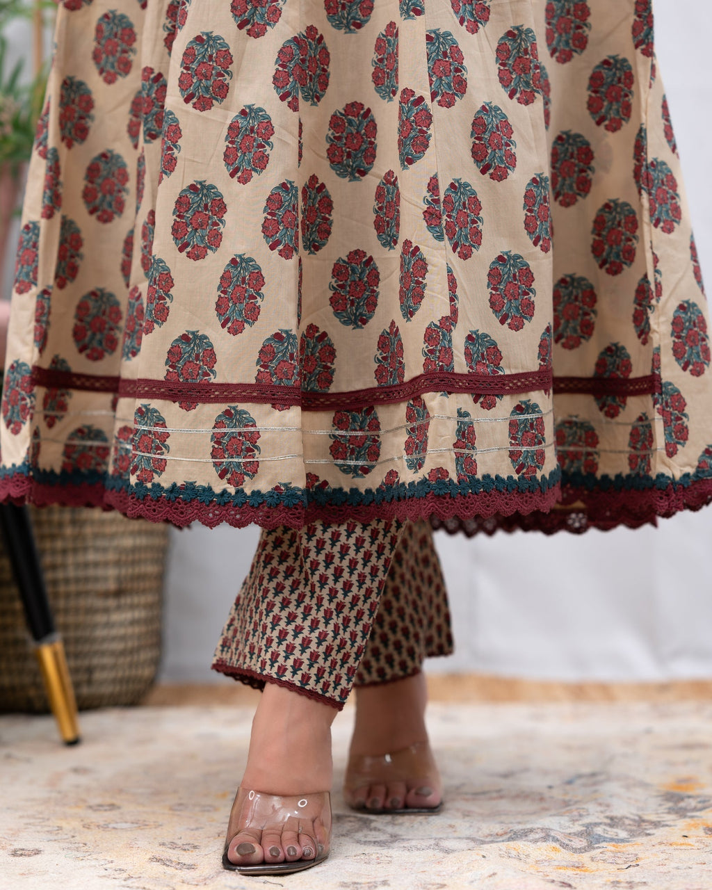 Look straight out of a dreamy movie set as you turn around and walk in this elegant flaired suit ! The perfect of traditional wear(PFAB107)