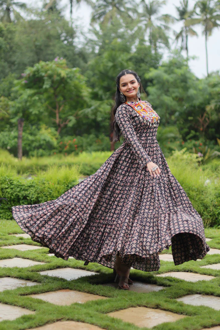 NAVRATRI SPECIAL COTTON GAMTHI PATCH WORK GOWN PFAB149)