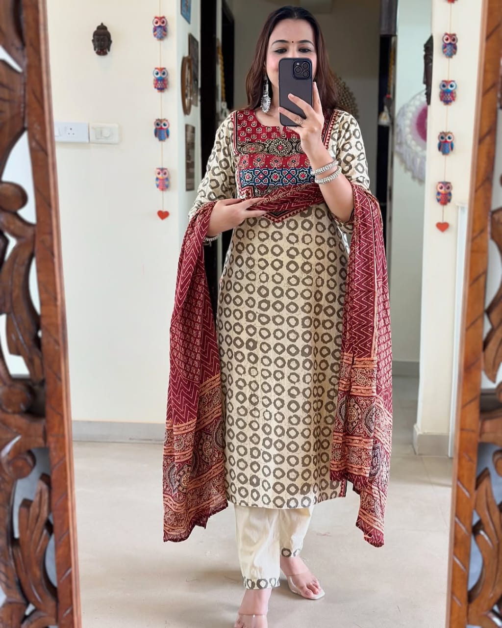 Featuring Fully Elegant Premium Muslin Suit Set Which is Beautifully Decorated With Hand Khatli Work And Original Mirror Work With Butti Pattern(PFAB108)