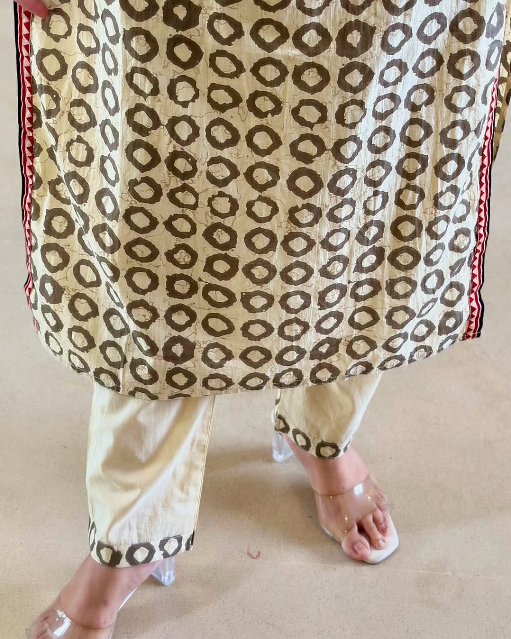Featuring Fully Elegant Premium Muslin Suit Set Which is Beautifully Decorated With Hand Khatli Work And Original Mirror Work With Butti Pattern(PFAB108)