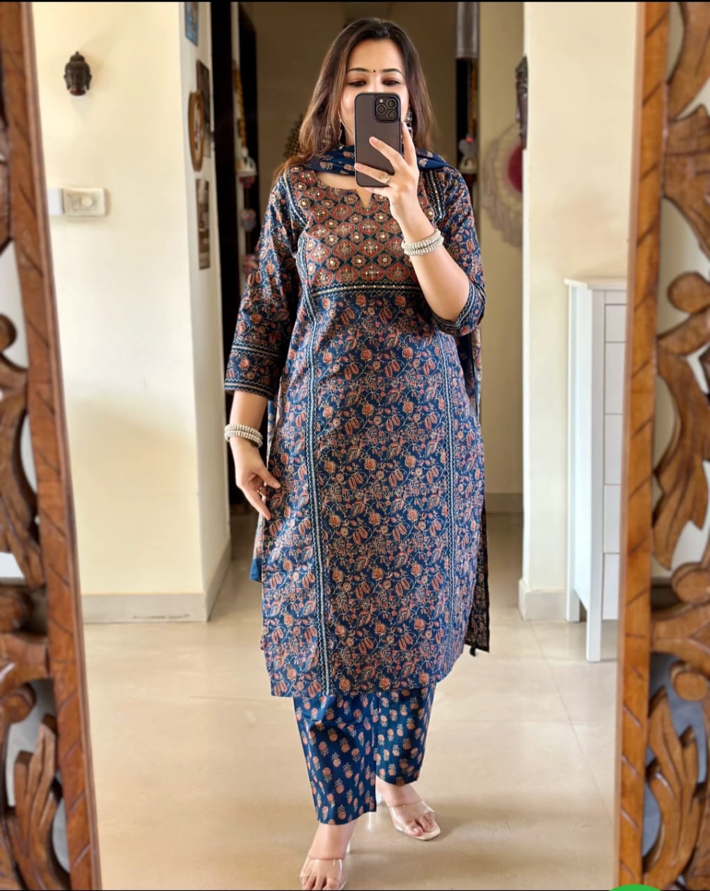 superhit design for festivalseason*  Beautiful Jaipuri Printed Cotton Suit Set Cotton Kurta With Floral Print And Handwork detailing With Panel Work Paired Up With Cotton Pant and Duppatta🥰💫)