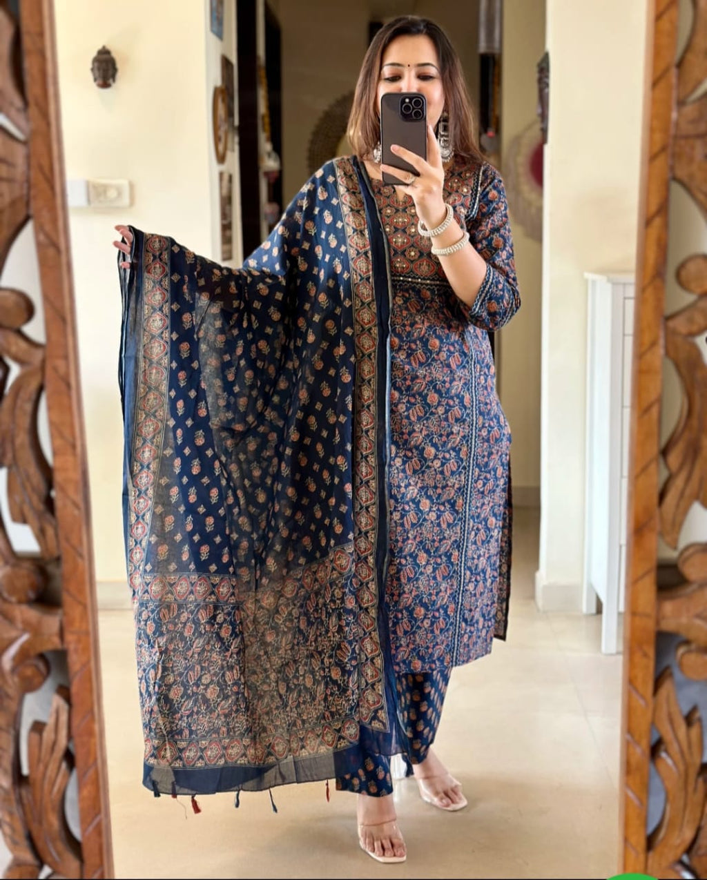 superhit design for festivalseason*  Beautiful Jaipuri Printed Cotton Suit Set Cotton Kurta With Floral Print And Handwork detailing With Panel Work Paired Up With Cotton Pant and Duppatta🥰💫)