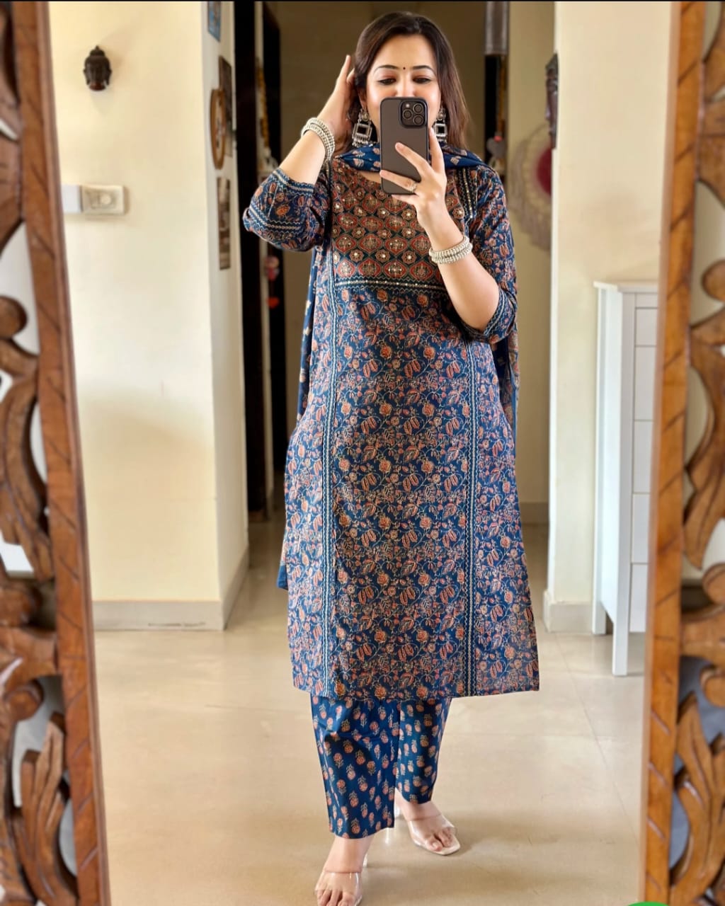 superhit design for festivalseason*  Beautiful Jaipuri Printed Cotton Suit Set Cotton Kurta With Floral Print And Handwork detailing With Panel Work Paired Up With Cotton Pant and Duppatta🥰💫)