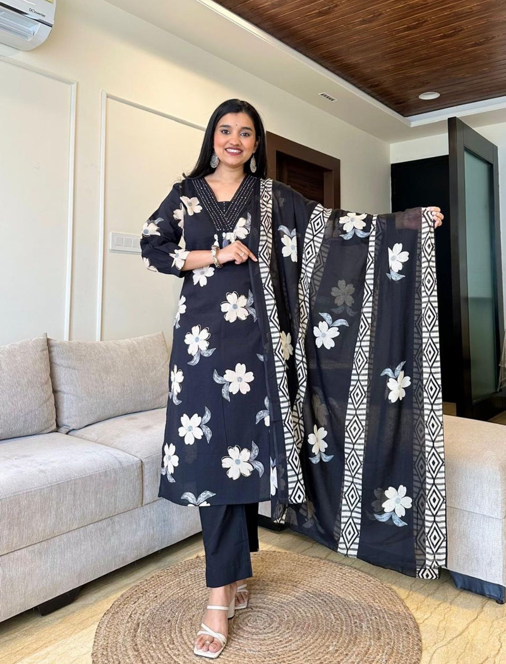 Look straight out of a dreamy movie set as you turn around and walk in this elegant flaired suit ! The perfect of traditional wear(PFAB136)