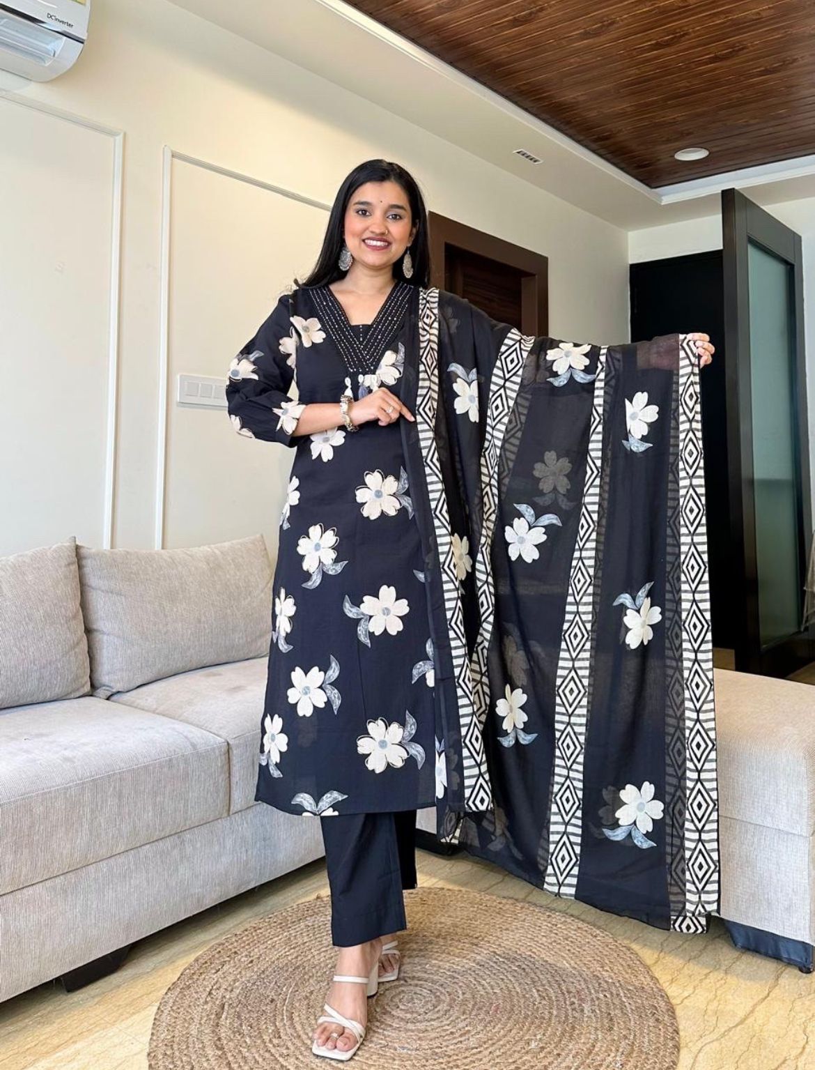 Look straight out of a dreamy movie set as you turn around and walk in this elegant flaired suit ! The perfect of traditional wear(PFAB136)