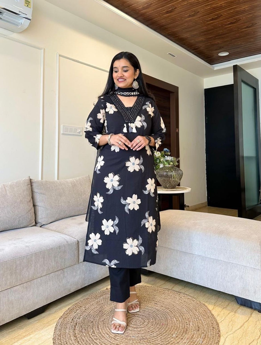 Look straight out of a dreamy movie set as you turn around and walk in this elegant flaired suit ! The perfect of traditional wear(PFAB136)