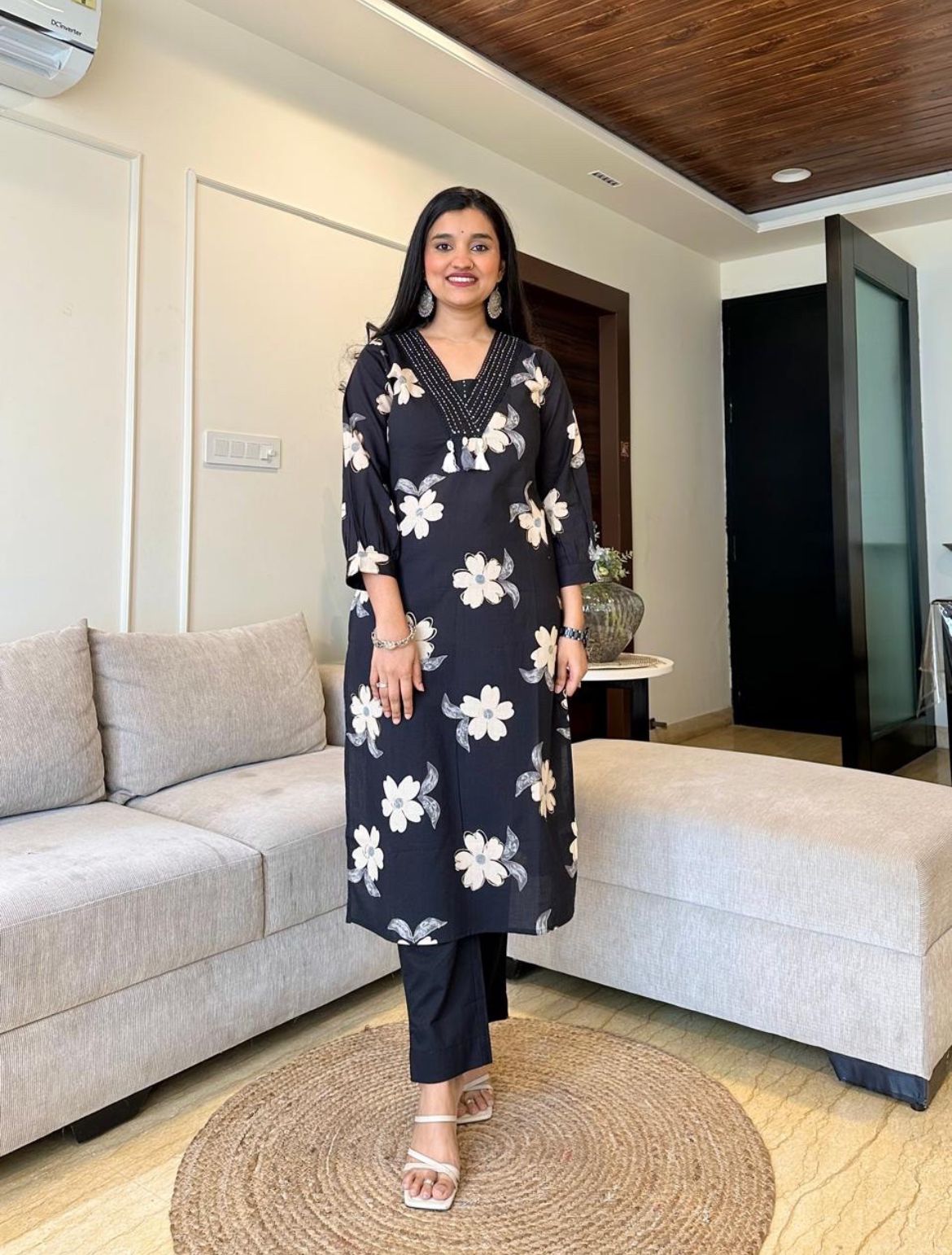 Look straight out of a dreamy movie set as you turn around and walk in this elegant flaired suit ! The perfect of traditional wear(PFAB136)