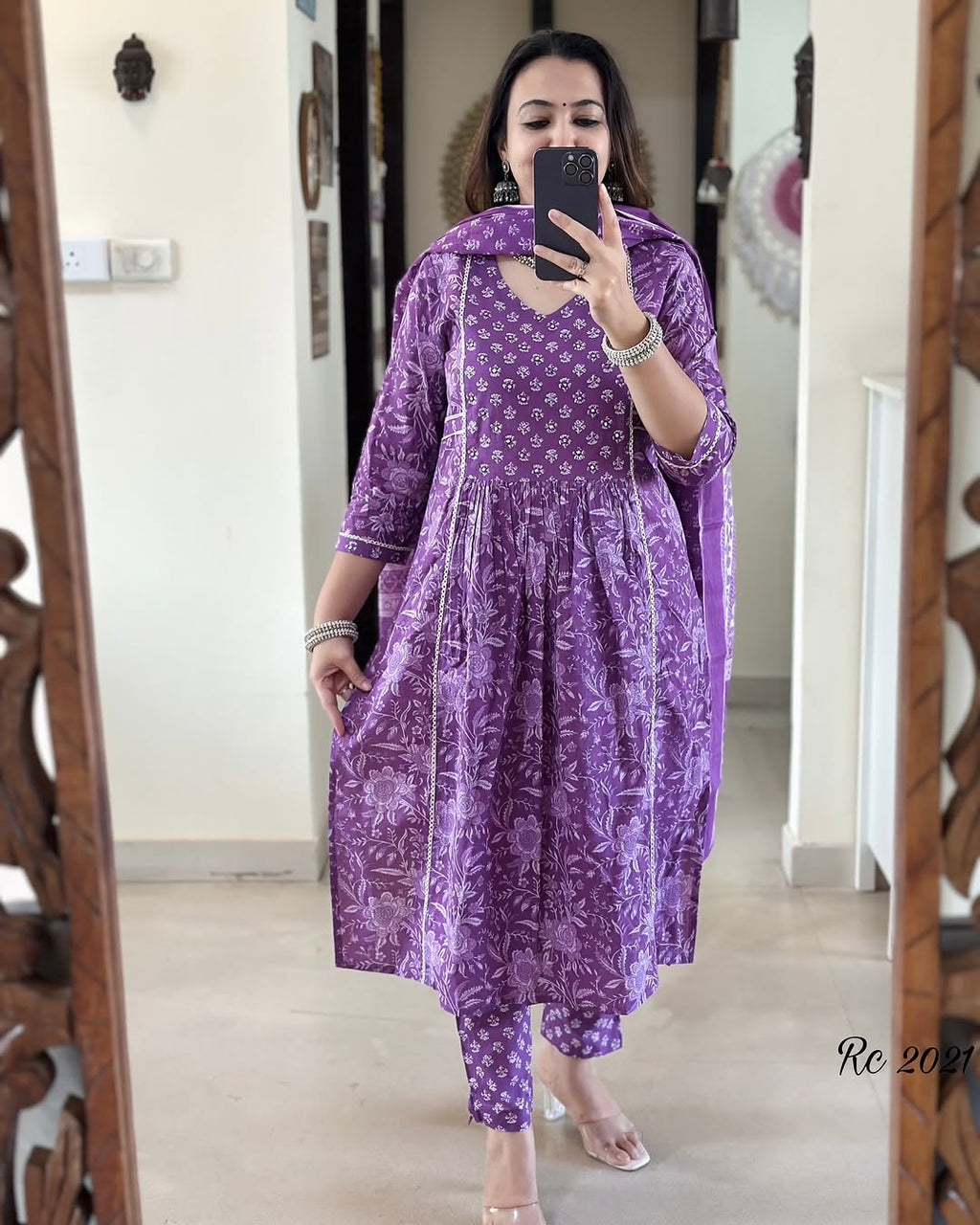 This A-line pant set is perfect for the summer season with its vibrant floral print and confident pocket one side.(PFAB137)