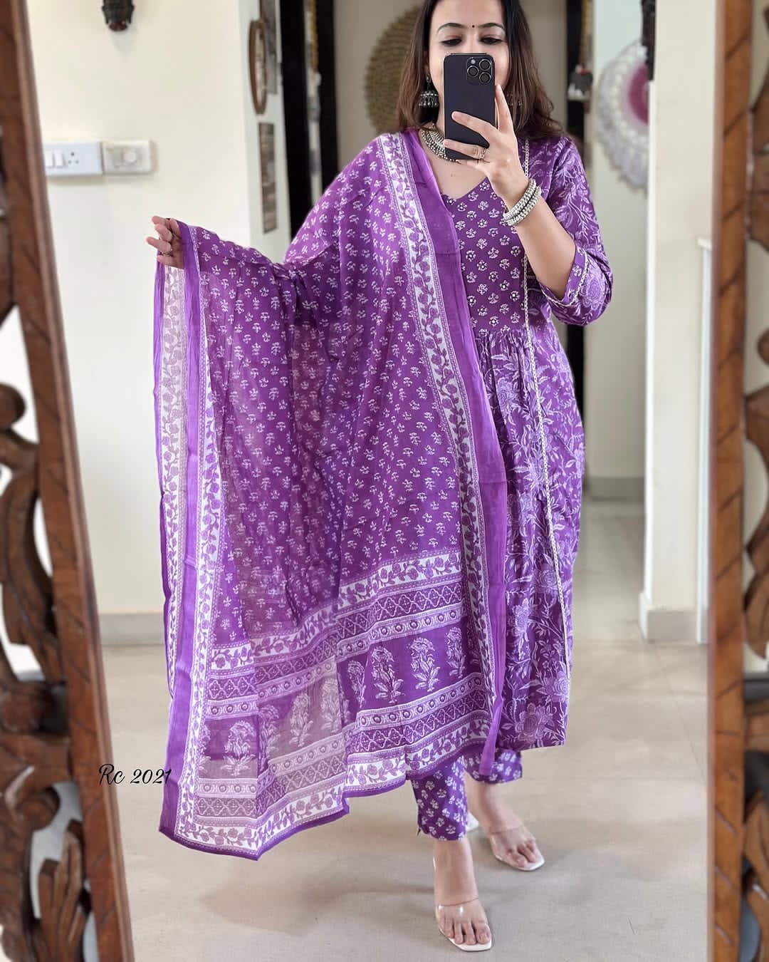 This A-line pant set is perfect for the summer season with its vibrant floral print and confident pocket one side.(PFAB137)