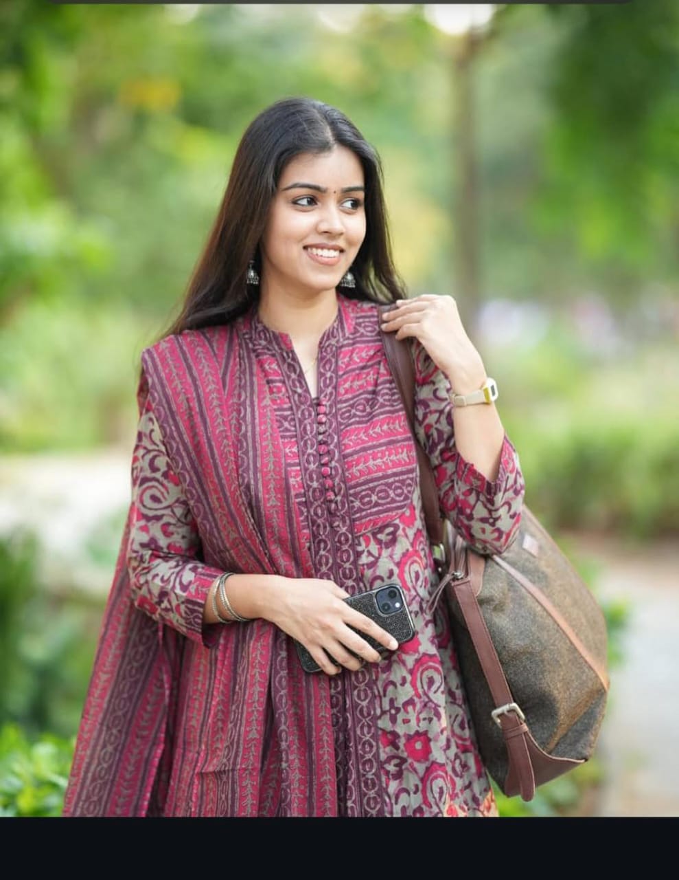 Look straight out of a dreamy movie set as you turn around and walk in this elegant flaired suit ! The perfect of traditional wear(PFAB131)