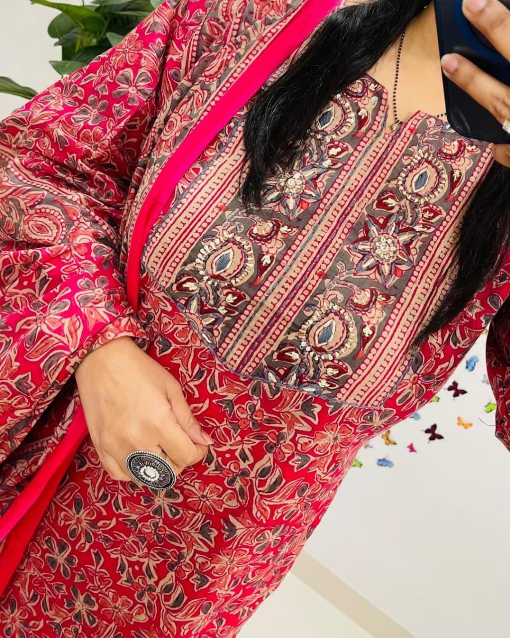 This Kurti,pant dupatta set is perfect for the summer season with its vibrant floral print and confident Plus(PFAB1417)