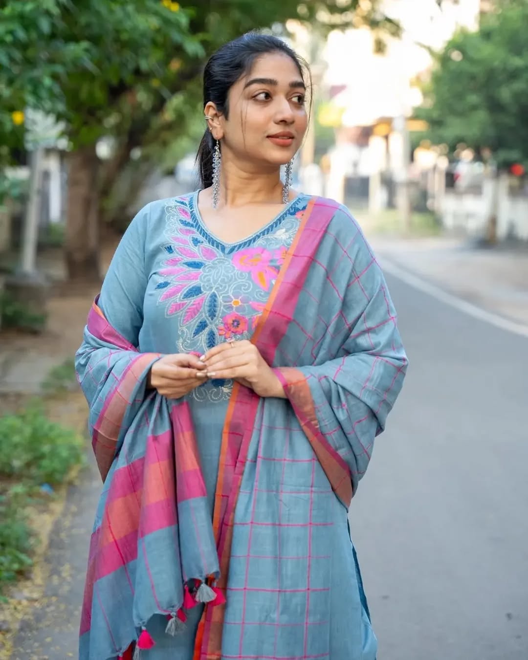 Handloom cotton embroidered kurti paired with handloom embroidered Cotton(PFAB1420)