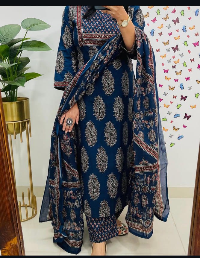 🌹🌹Pure fine Cotton fabric  Kurti with Pant with cotton 100-100 Dupatta🌹🌹Nack Hand work(PFAB1426)