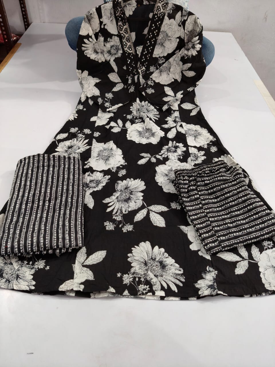 🌹🌹Pure fine Cotton fabric Havy Embroidery Work Kurti with Pant with cotton 100-100 Dupatta🌹🌹