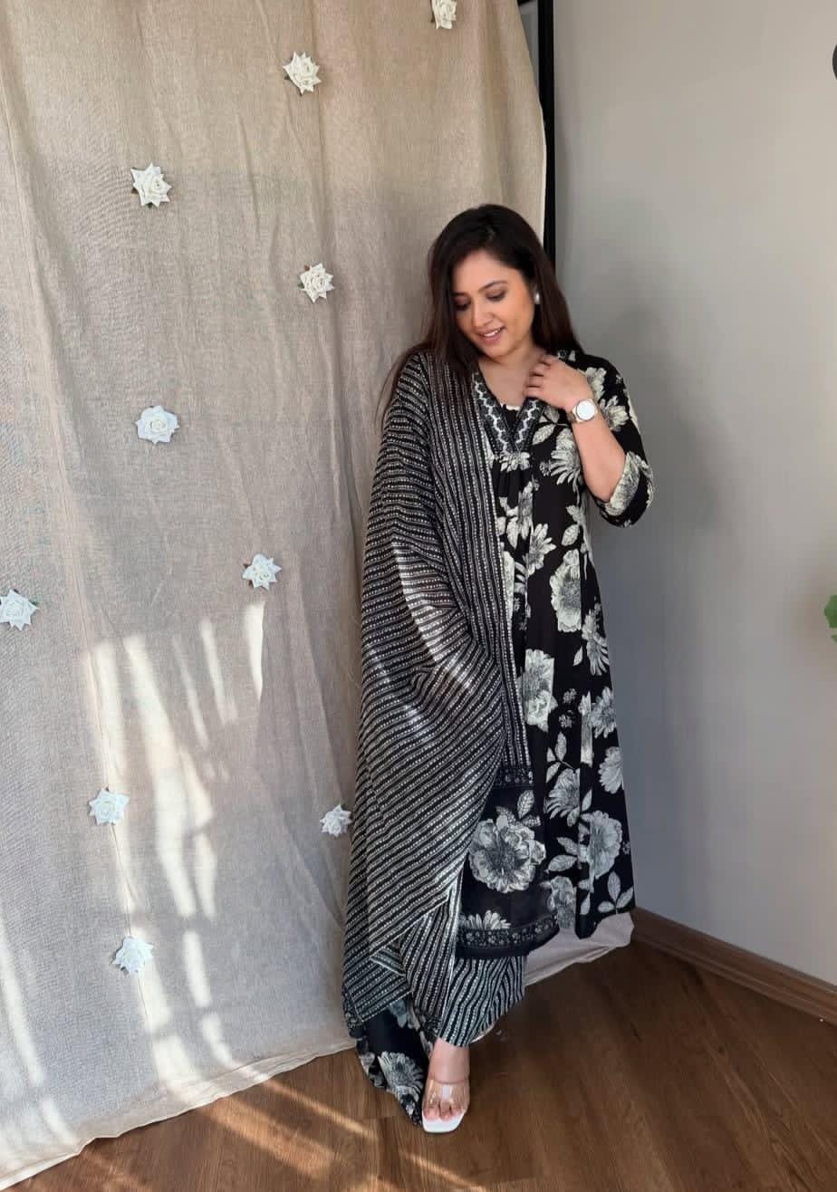 🌹🌹Pure fine Cotton fabric Havy Embroidery Work Kurti with Pant with cotton 100-100 Dupatta🌹🌹