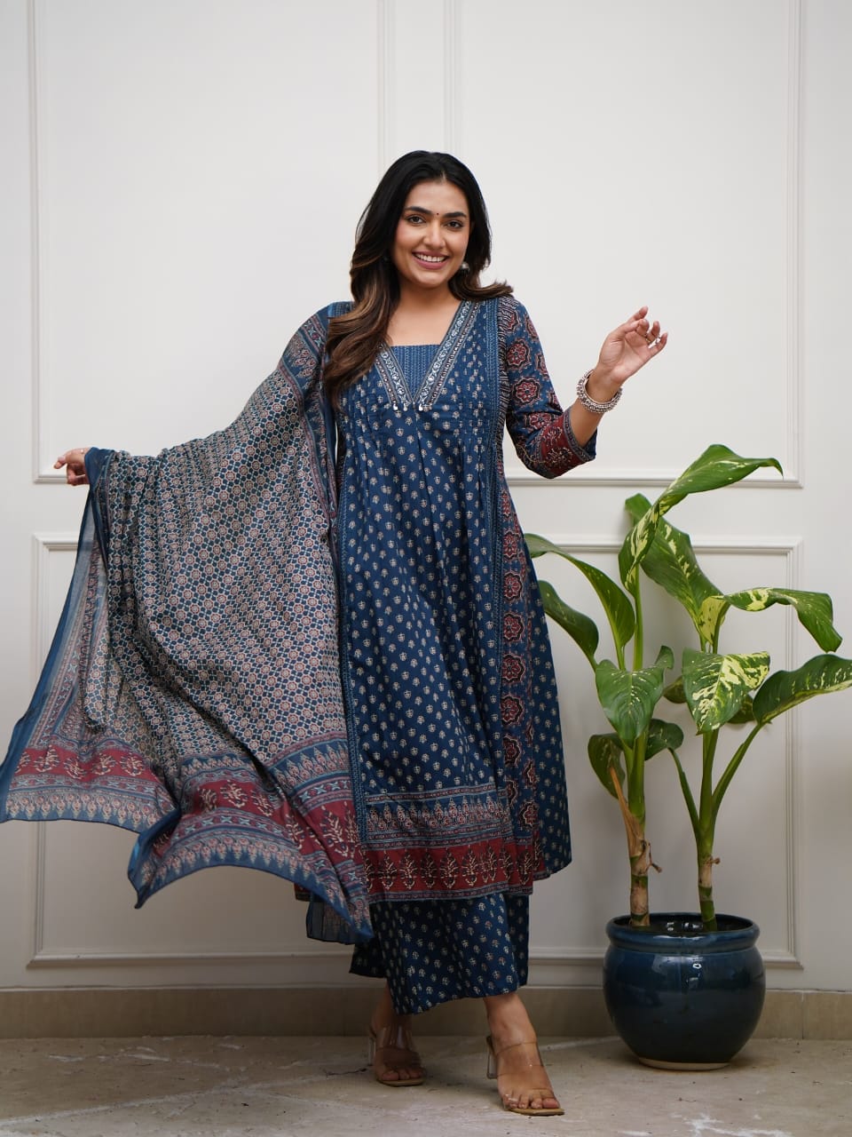 👉🏻👉🏻NEW product LUNCHING super hit &nbsp; hai dimand product Beutiful Suit Set👈🏻👈🏻(PFAB1462)