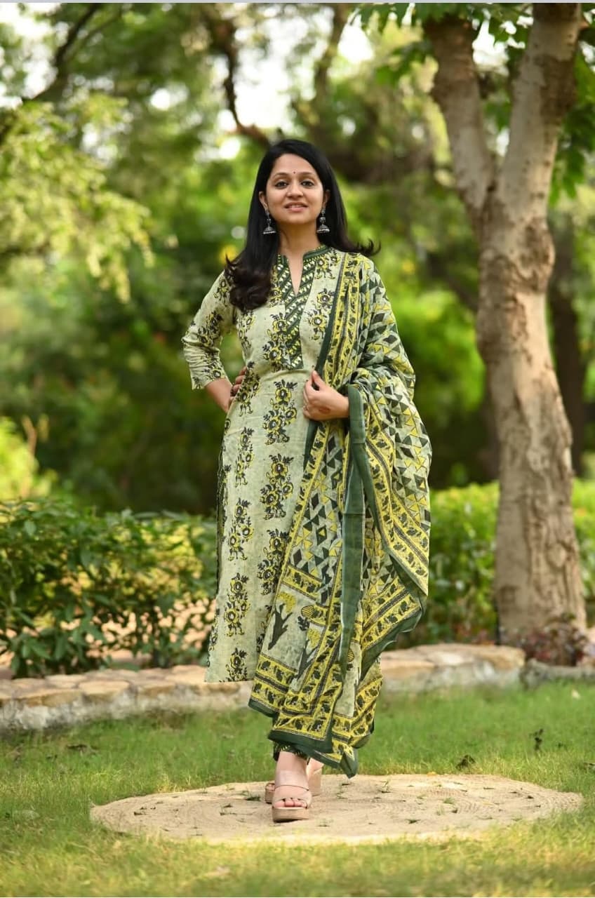 This suit features a stunning combination of light and dark green, and yellow colors(PFAB1469)