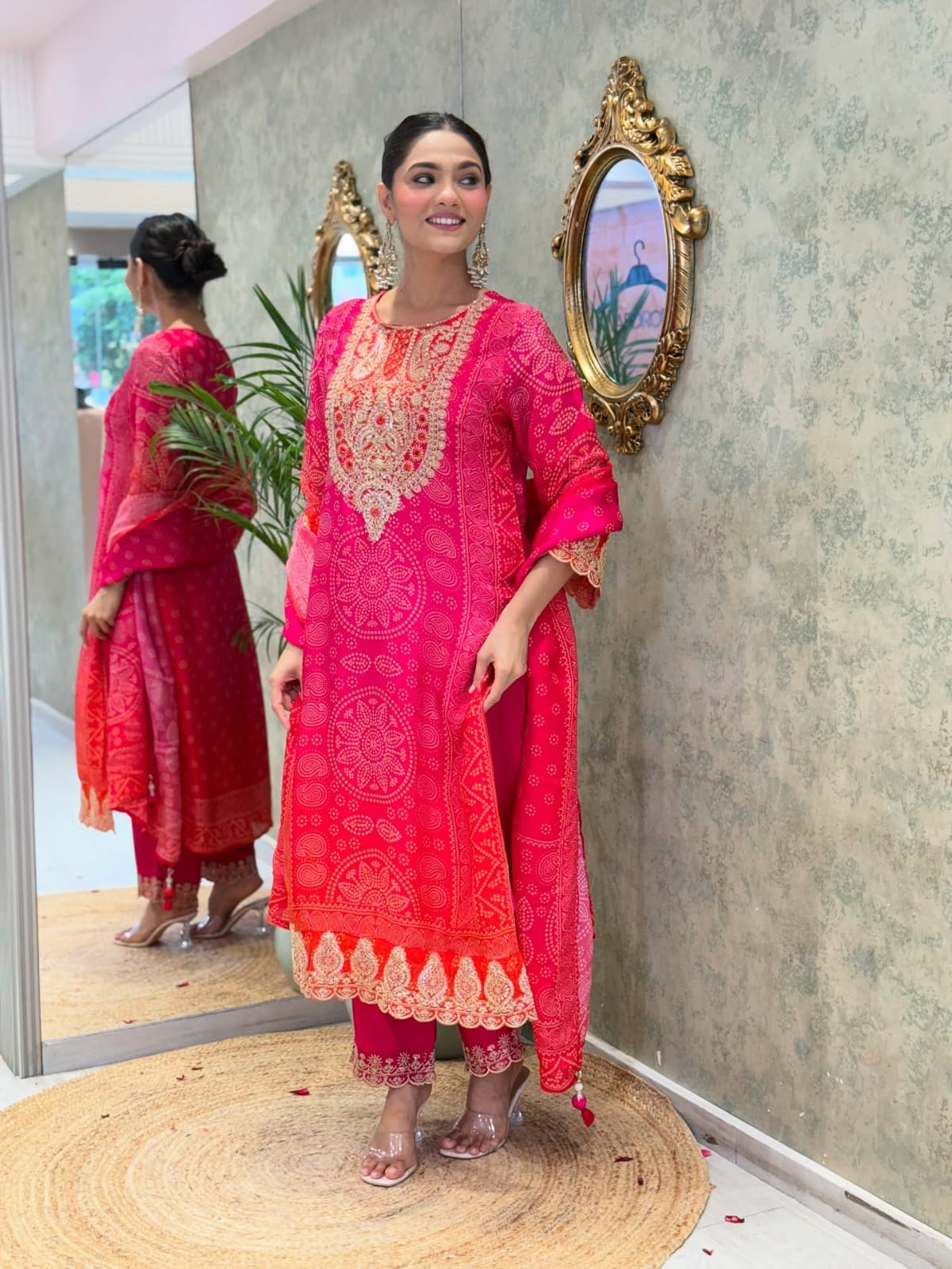 * LONCHING ĐĚSIGNER PARTY WEAR TOP AND BOTAM . WITH FANCY DUPPATA AND EMBROIDERY WORK*