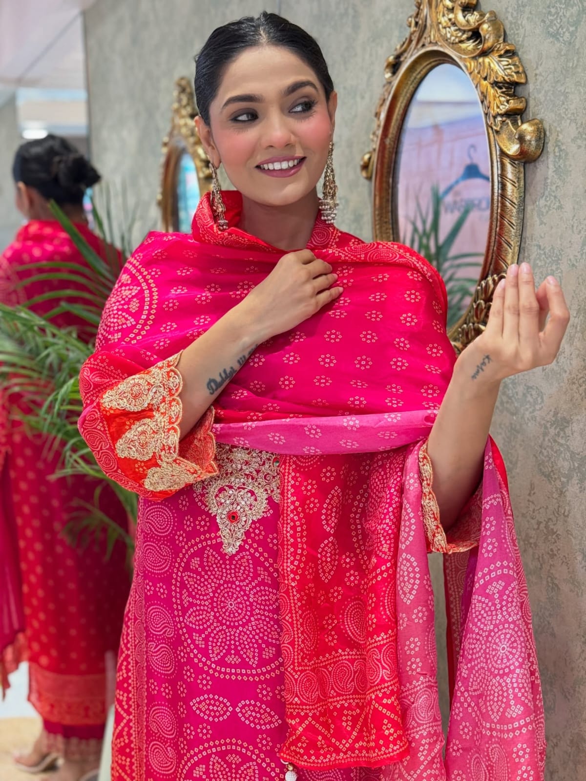 * LONCHING ĐĚSIGNER PARTY WEAR TOP AND BOTAM . WITH FANCY DUPPATA AND EMBROIDERY WORK*