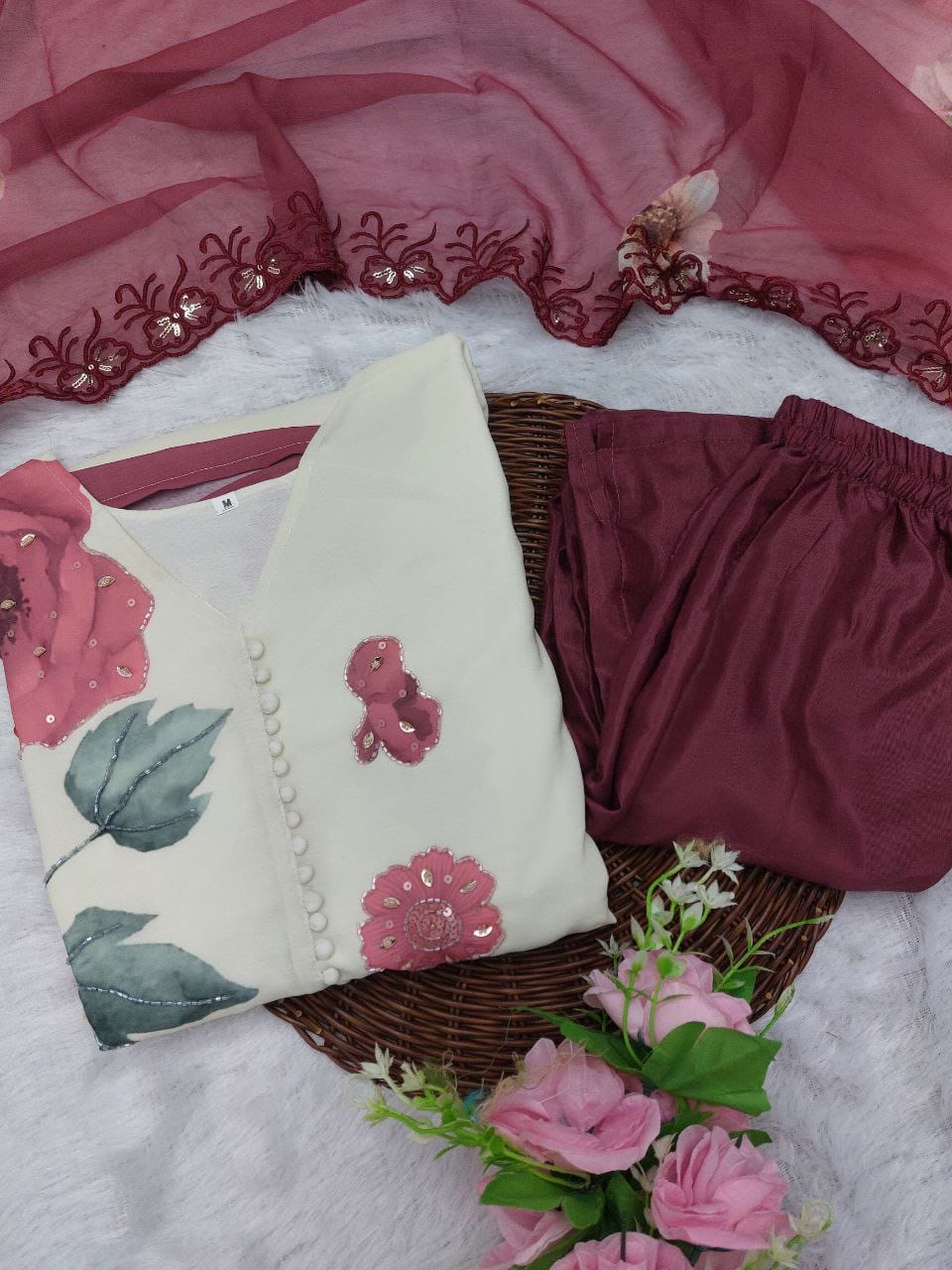 Featuring beautiful Heavy Suit Set which is beautifully decorated Embroidered🪡and Hand work.(RRRD10) 02