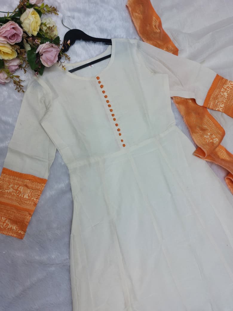 Featuring beautiful Heavy Suit Set which is beautifully decorated potli🪡. It is paired with matching duppata (RRRD01)