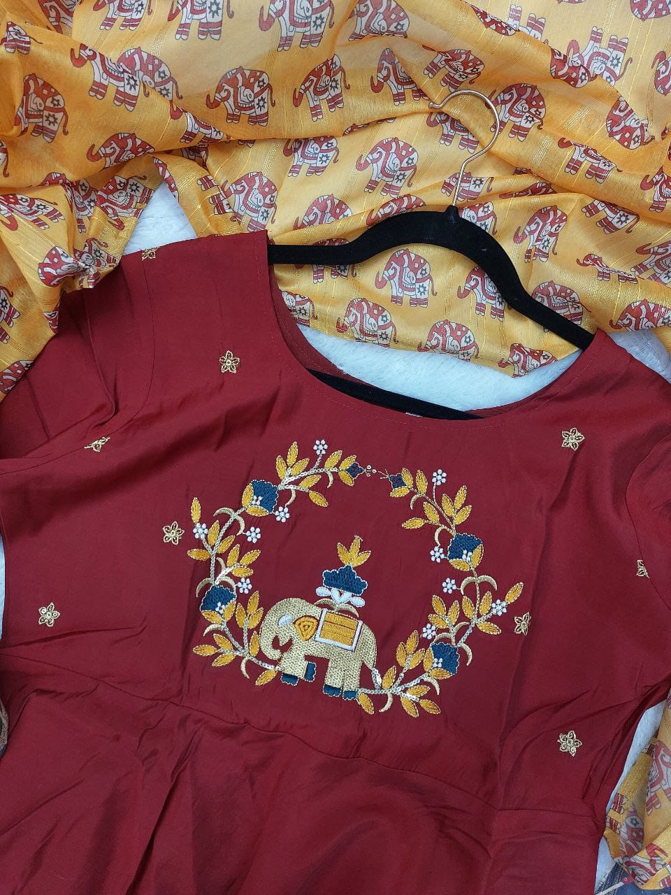 Featuring beautiful Heavy Suit Set which is beautifully decorated with intricate hand elephant 🐘 embroidery work, Zari weaving .  (RRRD14)