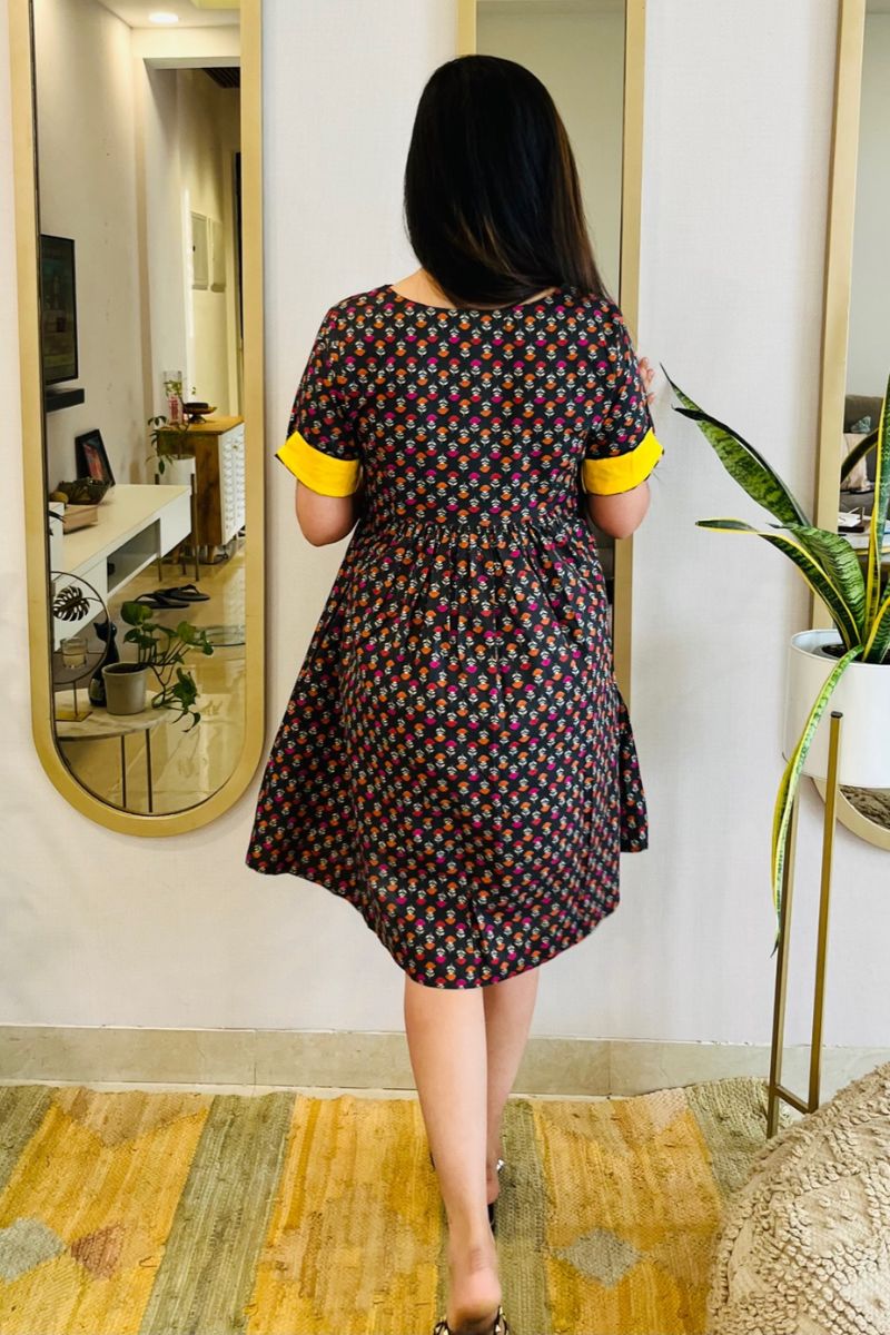 BLACK BLOCK PRINT FLARED DRESS - salesmania