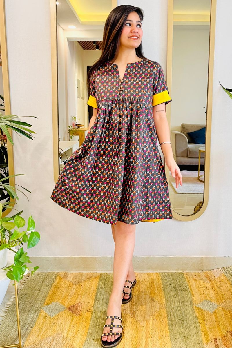 BLACK BLOCK PRINT FLARED DRESS - salesmania