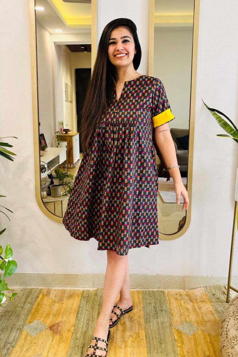 BLACK BLOCK PRINT FLARED DRESS - salesmania