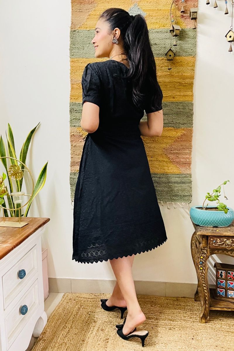 BLACK EMBROIDERED WRAP DRESS - salesmania