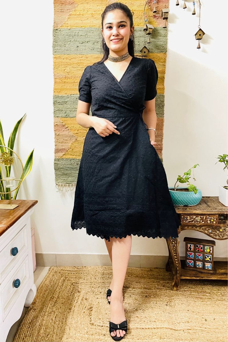 BLACK EMBROIDERED WRAP DRESS - salesmania