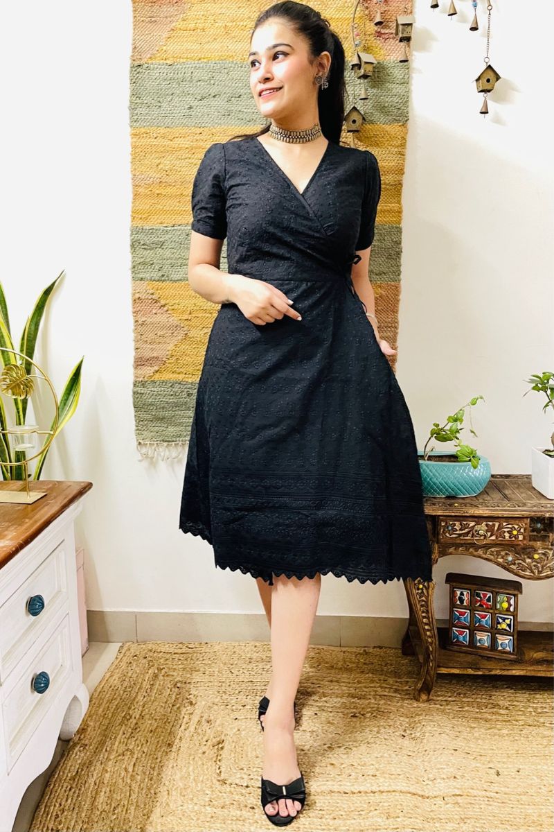 BLACK EMBROIDERED WRAP DRESS - salesmania