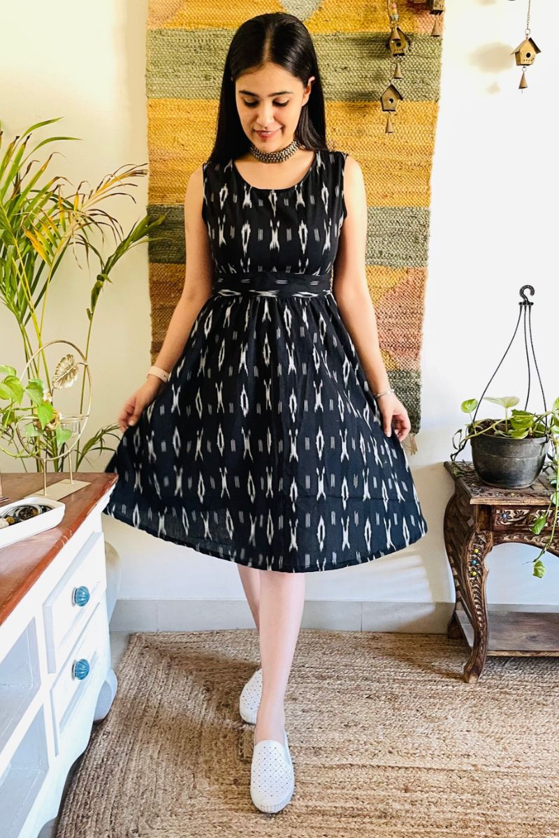 BLACK IKAT BOW - BACK FLARED DRESS - salesmania