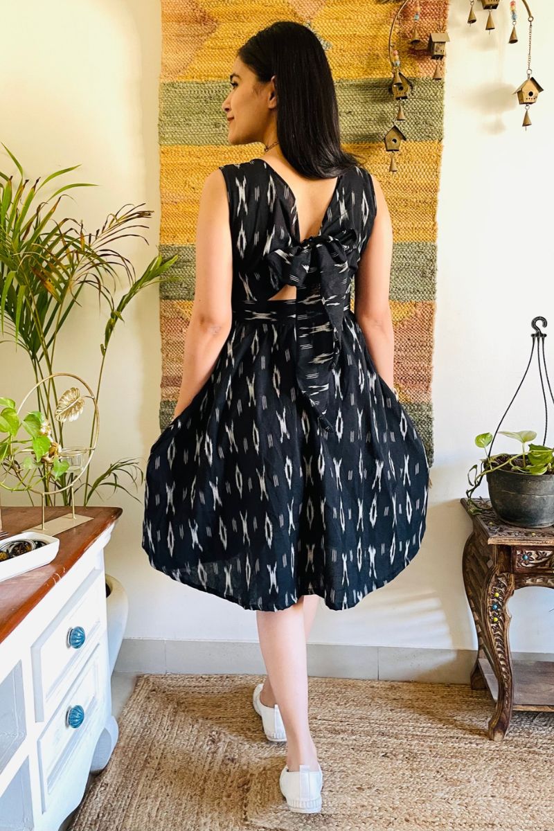 BLACK IKAT BOW - BACK FLARED DRESS - salesmania